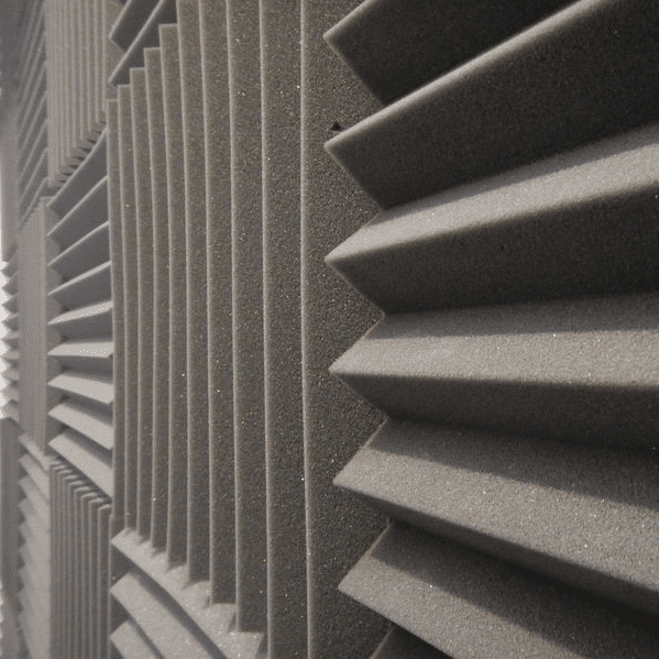 Structure géométrique de mousse acoustique gris foncé